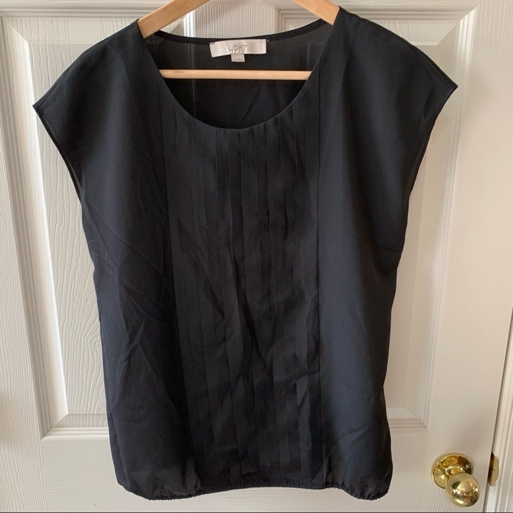 EUC Ann Taylor Loft Pleated Front Cap-sleeve Top